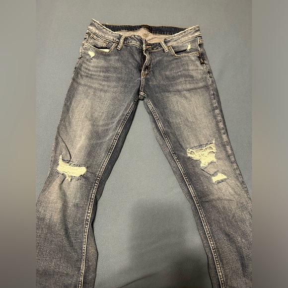 Silver Brand, Elyse Straight Leg Distressed Jeans, Size 30x32 - Picture 2 of 9